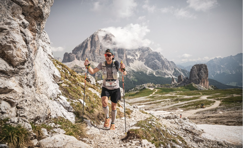 Aleš Sedlák v běžeckém dresu NUVO a běžeckých šortkách s kapsovým pásem VORTEX ELITE na Lavaredo 120K.